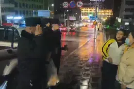 母亲是孩子最好的老师，暖心的教育方式，用行动教会孩子视频封面