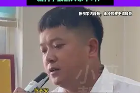 8月6日采访，河南郑州。发钱啦!河南一村要给考上大学的学生发助学金!高中生也有!连续发了好几年，本科4000，高中500!“就为了鼓励大家学习!“