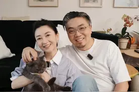 在家和猫猫们拍胶片感全家福 #日常vlog#夫妻#随拍#那就祝我们视频封面