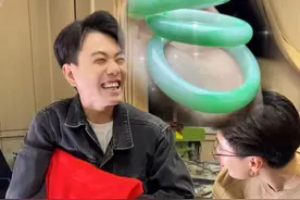 小陆绝地反击打脸奶帅？！冰阳绿手镯。有喜欢的姐姐来看看吧~ #翡翠 #珠宝首饰 #翡翠挂件 #翡翠手镯视频封面
