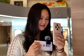 女儿突然电话“表白”，父亲的反应亮了，担心女儿出事又视频确认。#父亲节 #父爱如山 #父爱无声却震耳欲聋 #和爸爸说点真心话  （来源：新法治报 刘惠贞 甄骋 全媒体记者曹映兰）视频封面