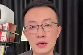 为众人破窗的小伙 更懂规则 众人缄默的3小时，群体失去了灵活#砸窗通风 #k1373次列车