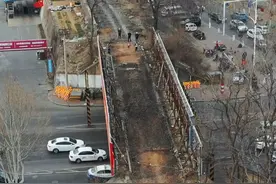3月14日晚上9点到3月16日早上6点，将对幸福南路铁路桥实施拆除，期间，施工区域道路全封闭施工，请来往车辆、行人提前规划路线，选择周边道路绕行。#烟台视频封面