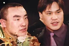 瑜亮之争，英雄相惜！柳海龙宝力高的传奇一战 2003年，山东好汉柳海龙与内蒙悍将宝力高狭路相逢。江湖上关于二人究竟谁更强的争论从未停歇，他们留下的武者精神，才是给予后来者的宝贵财富。#体育精神 #散打王 #抖音体育 #全力以赴 #搏击
