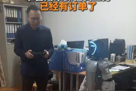 2月22日长沙，湖南“首台”（个人买家）宇树科技机器人到货，机主雷先生：买的（G1）顶配花了30多万，准备用来做租赁业务，已经有订单了！@长沙租车-小雷哥（机器人租售） #宇树科技 #机器人 #湖南长沙视频封面