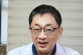 流感别硬撑，央视权威推荐“黄金48小时”自救指南 #流感 #央视 #医学科普 #抖出健康知识宝藏 #医疗小常识视频封面