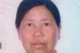 渭南市寻人：六旬老太走失，系白色丝巾，穿浅灰色花上衣、黑色裤子图片