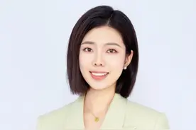 张雪峰捐五千万，到底动了谁的蛋糕 #传递正能量 #祖国统一势不可挡视频封面