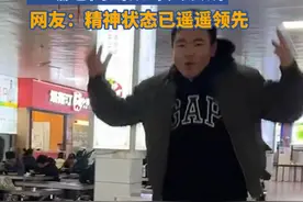 2月24日，湖南常德。男生在学校食堂查到自己的考研成绩后，站起来即兴来了一段幽默演讲，尽管成绩没有达到国家线，但他乐观祝福其他考生能成功上岸。据当事人姜同学介绍，考研成功能提升学历很好，但有些时候并不是想做就能成功的，自己努力过就不会后悔。成绩不理想不能代表一切，自己没考上，但希望别的同学都能够上岸自己理想的学校。视频封面