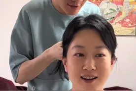 5月20日，河北，女子因生病智商如3岁孩童般，但丈夫仍然不离不弃精心照顾。他说：“这辈子她是我的妻子，也是我的孩子。”视频封面