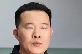 接了个电话手机突然黑屏，到底怎么回事视频封面