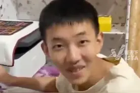 男生查中考成绩紧张到抚胸深呼吸，满分900考了863！数学满分，父母：都在想怎么安慰他了，结果来个大惊喜