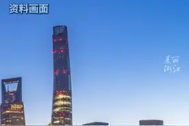 #上交所交易恢复正常  注册分析师：场外资金大量买入，上午两市成交量接近万亿，这在近两年非常少见！（记者：段旭东）视频封面