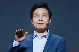 雷军发文回应“黑公关 黑水军”，法务部今年已取证数百个账号，发起诉讼数十起，理想、蔚来、小鹏、鸿蒙智行齐出手（每日经济新闻）#雷军透露小米打击“黑公关”进展 #雷军 #小米