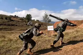 精准打击！快来感受迫击炮实弹射击的威力（武警第一机动总队视频封面