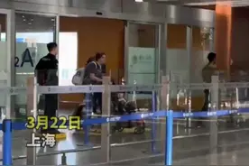 暖心！美国“TikTok难民”博主一家与网上结缘的中国家庭奔现（来源：中国日报）视频封面