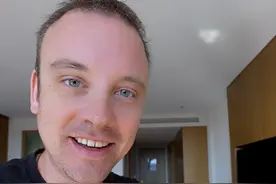 第一次用中国绿卡上火车! #绿卡 #中国绿卡 #歪果仁 #高铁 #老外