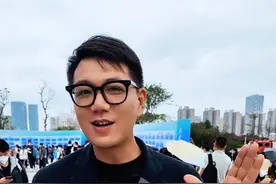 听说最近自贸港有点火，逛了招聘会，我懂了……#大v说 #海南自贸港 #海南就业 #共建自贸港 #海南招人 #2023应届生视频封面