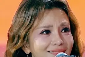 #朱迅含热泪致谢田壮壮  ：“感恩您，当年在一个小女孩心里，埋下了一颗光影的种子，容我一生，花开一场！ ”#2025中国电影导演之夜#摇滚青年视频封面