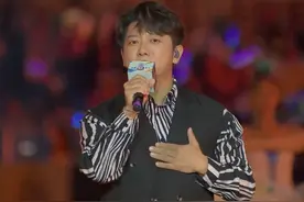 海泉在#足球嘉年华西双版纳站总决赛之夜的精彩表演来了！视频封面