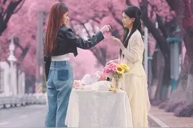 在我贫瘠的土壤里 你是唯一的玫瑰#双女主#情感#双向奔赴视频封面