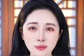 华为新品发布会，售价7499的阔屏竖折叠手机你会买吗？ #华为阔折叠PuraX #华为新品发布会 #华为 #小月说 #抖音热评视频封面