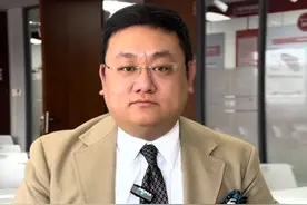 “吴川校园欺凌事件”引发网民愤怒，律师解读其背后涉及到的法律问题，并呼吁要平等对待弱势群体，每一个生命都值得被温柔以待。#吴川校园欺凌事件官方通报#校园欺凌 #辽宁卫视金牌律师团视频封面