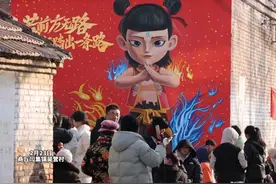 一个人 一支笔 带火一个村 青年画家：以艺术的方式美化乡村 视频封面