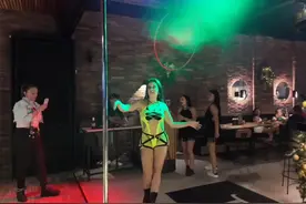 哥伦比亚酒吧一条街实拍，一曲钢管舞，跳尽心酸事.. #麦德林视频封面