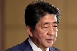 【日本前首相鸠山警告安倍：台海若开战 日本将毁灭】12月1日，日本前首相安倍晋三称“台湾有事即日本有事“，7日又挑衅称“有必要提高所谓‘武统台湾’的门槛”。对此，同为日本前首相的鸠山由纪夫警告安倍晋三：台海如有事，日本将毁灭。