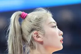 恭喜！张子宇入选成年国家队！18岁女篮天才开启职业篮球生涯视频封面