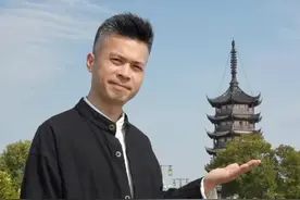 走进盐官古城，聆听澎湃潮乐，品味诗画江南。 #钱潮滚滚醉江南 #跟着乾隆citywalk #杭州英语导游 #英语口语  #浙江文旅宣推官视频封面