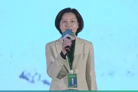 2023年，“#爱卫新征程健康中国行  ”主题活动走过了六座城市。湘潭市人民政府副市长周艳希在活动现场回顾了湘潭站的精彩亮点，并表示：湘潭市将不断推动爱国卫生运动走深走实，为健康中国建设贡献力量！#2023年度全国爱国卫生运动主场活动视频封面