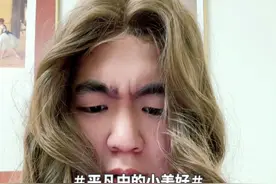 爱偷看手机的女朋友 女：你喜欢我哪一点？男：我喜欢你离我远一点。#情侣日常 #偷看手机 #反串 #一人饰多角视频封面