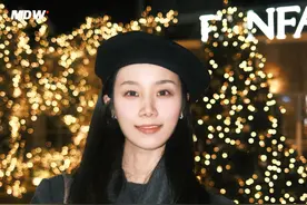 手机拍出电影感❗️一加12手机秒变单反相机 这期视频分享一下，我使用一加12这台手机原相机的一些拍照心得。
📱一加12在更新了6400万像素超光影潜望长焦📹之后，再加上哈苏调色护法，不得不说直出成片是真的强。
📷哈苏人像模式的三倍经典焦段，拍人像时候的虚化背景非常自然，很有单反级的氛围感！
🔋当了有了手机升级“保驾护航”之后，掌握好今天这期的原相机设置，零基础上手，也能拍出电影感十足的好照片。
别忘了收藏关注～在评论区留言，你需要的手机教程～#一加手机 #一加12 #一加12十年旗舰 #手机拍照 #手机拍照教程视频封面