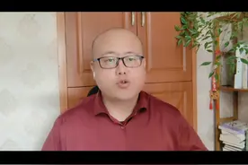京东方，憋不憋屈？ 京东方这个样子，憋不憋屈？憋屈。假的都被炒上天了，真的在这里坐冷板凳，能不憋屈吗？但是，哪怕没有效果，我还是要坚持说，不管是华为订单，还是苹果订单，还有众多的高端OLED订单，真正有实力的好公司，不应该被埋没！#京东方 #华为 #苹果 #OLED视频封面
