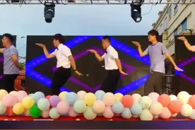 最后出场的爸爸结婚了没？#儿童节 #宝爸 #宝爸们为了儿童节有多拼 #笑喷了视频封面