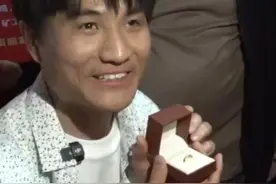 被美国夫妇收养，离家23年海外游子寻亲成功，3月23日认亲送妈妈一枚戒指，“希望戒指代表我戴在妈妈身上，握在手里永远不放开”视频封面