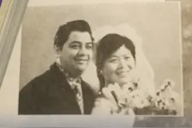 金婚夫妻，李金斗张蕴华的婚纱照是这么来的—— 从1971年结婚至今，李金斗张蕴华这对艺术伉俪已经携手走过了金婚。谈起他们的婚纱照，还有着这样一段有趣的故事。#李金斗张蕴华携手走过金婚  #李金斗 #李金斗张蕴华的婚纱照是这么来的 #李金斗相声