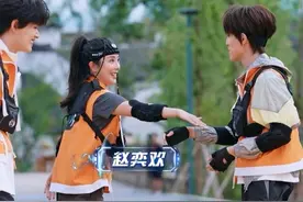 #赵奕欢 保护弟弟#TOP登录少年张泽禹 说到做到，姐姐力MAX！#全员加速中  #全员加速中2025