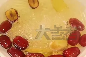 11月20日河南郑州，受凉后胃痛 胃胀，胃不舒服，中医教你巧用家中就有的两样食材，“红枣+生姜 温胃散寒，觉得口感不好可以加红糖哦~”