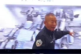 没有比较，就没有差距。看看港警小姐姐的装备。#防御式安全执法#警察##公安#辅警#交警@中国警察网 @警察特训计划 @中国警方在线视频封面