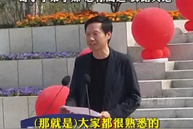 雷军回家乡母校仙桃中学，笑言: 自己身上有浓浓的家乡烙印，那就是仙桃普通话。并寄予学弟学妹"志存高远，脚踏实地"八个字。视频封面