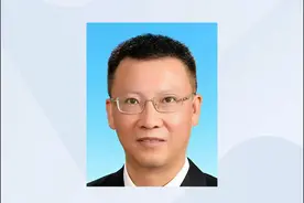 2024年12月2日，据中国移动消息，中国移动通信集团有限公司召开领导班子（扩大）会议，通报了中央组织部有关决定：王利民同志任中国移动通信集团有限公司董事、党组副书记，免去李丕征同志的中国移动通信集团有限公司董事、党组副书记职务，免去高同庆同志的中国移动通信集团有限公司副总经理、党组成员职务。相关职务任免，按有关法律规定办理。@中国移动  #王利民任中国移动董事  #中国移动三位领导同时调整  #通信世界视频封面