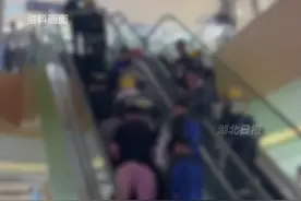 母亲低头玩手机，3岁幼童从三楼坠落四肢瘫痪，评定为一级伤残，涉事商场被判赔154万余元。视频封面