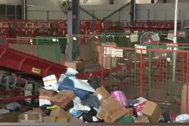 加盟极兔快递站点遇“单方面解约”。“网点拒收快递，公司滞留几万件包裹”。#河南dou知道 #都市接到办 #抖音精选计划视频封面