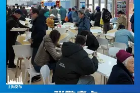 一张敬老卡，吃遍静安社区长者食堂。（供稿：静安区融媒体中心）#上海视频封面