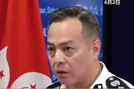 香港警队新“一哥”普通话答记者 如何打击跨境诈骗 #周一鸣任香港警务处处长 #周一鸣用普通话回答记者 4月2日，香港警务处处长周一鸣在湾仔警察总部会见媒体。深圳卫视直新闻记者就跨境犯罪和和高科技犯罪方面向警务处提问。周一鸣表示，在打击跨境犯罪领域，香港警务处与内地同行建立了紧密联络，尤其在跨境诈骗案中保持交流。视频封面