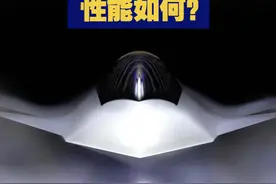 【美国第六代战机性能如何？】军事专家张学峰认为，F-47基本符合“六代机”总体趋势。但是隐约可见的鸭翼，恐将影响其隐身性能。视频封面