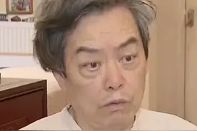 #胡晓明解释上海作文题很难  【“专、转、传”究竟什么意思？很难吗？上海高考作文出处作者胡晓明：考生可能想骂我，但可写还蛮多】6月7日上午11:30，2025年全国高考的首场语文考试结束。今年上海的高考作文题由“专”“转”“传”三个字而来，提及有学者用“专”“转”“传”概括三类文章，不少网友直呼很难。6月7日中午，胡晓明表示：“可能很多同学会骂我，觉得一看到这个题目会有点懵，因为他们不太适合这种很中国式的强调汉字的思维方式。但实际上静下来仔细想一想，可以写的东西还是蛮多的。”（光明日网）视频封面